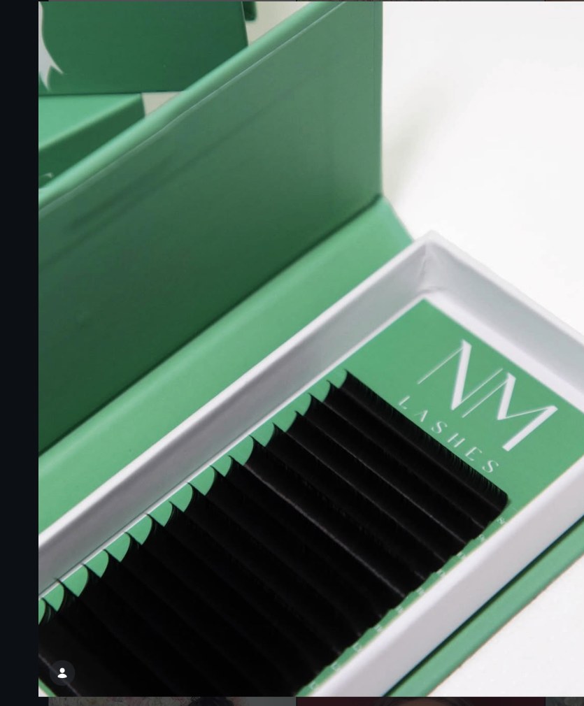 Open tray NM Lashes — extension nere su packaging verde